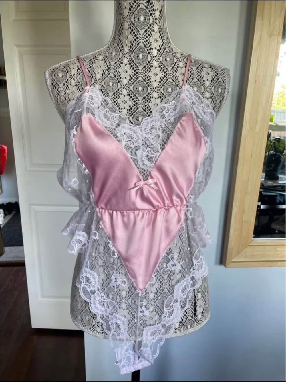 Vintage Coquette Silk Heart Lace Teddy Chemise Bodysuit Lingerie. XS/Small